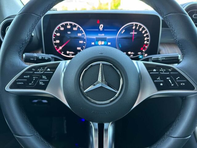 Used 2025 Mercedes-Benz GLC 350e 4MATIC image 29