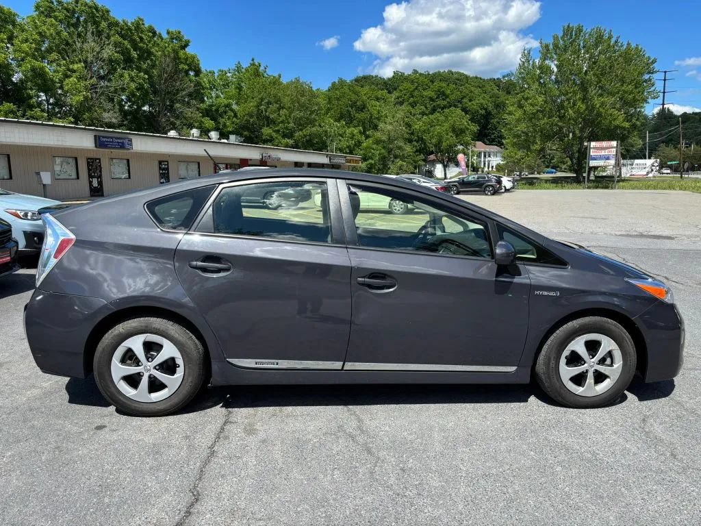Used 2015 Toyota Prius Three w/ Solar Roof Package FWD image 9