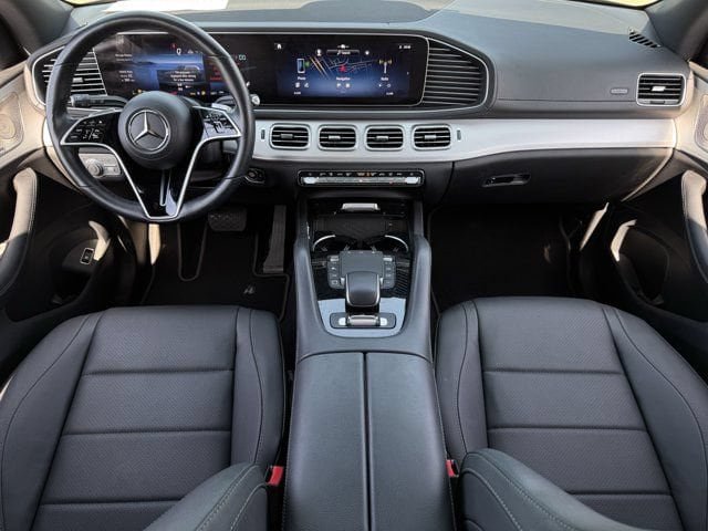 Used 2025 Mercedes-Benz GLS 450 4MATIC image 11