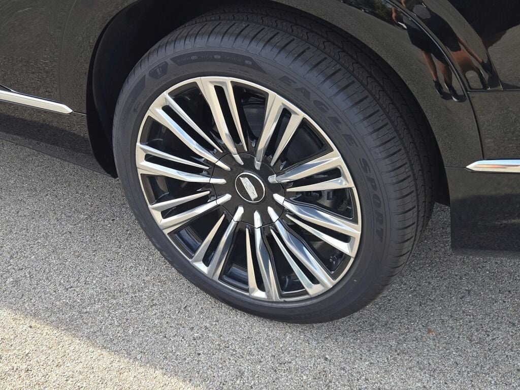 New 2026 Cadillac Vistiq Premium Luxury w/ LPO, Floor Liner Package image 14