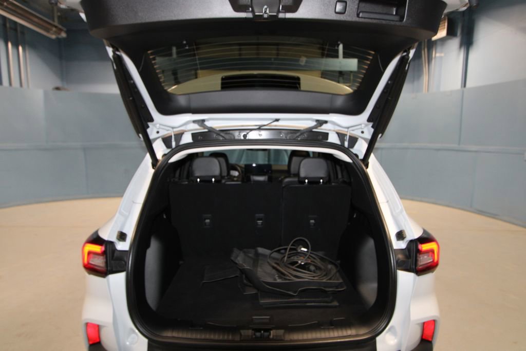 Used 2025 Ford Escape SE image 35