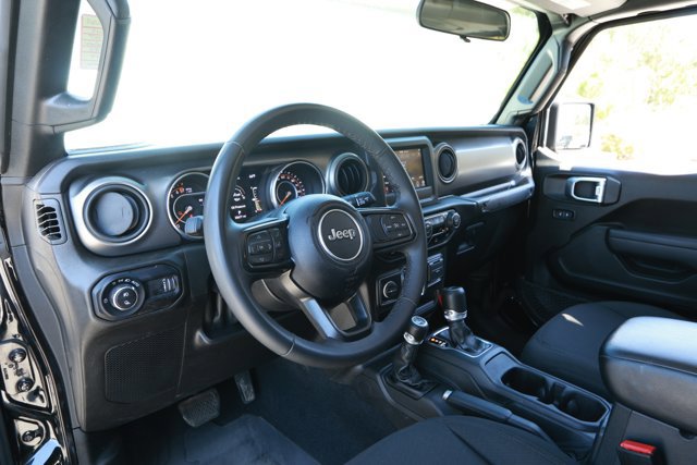 Used 2023 Jeep Gladiator Willys AWD/4WD image 23
