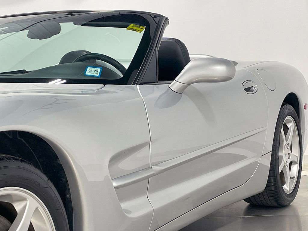 Used 2000 Chevrolet Corvette Convertible w/ Performance Handling Pkg image 29