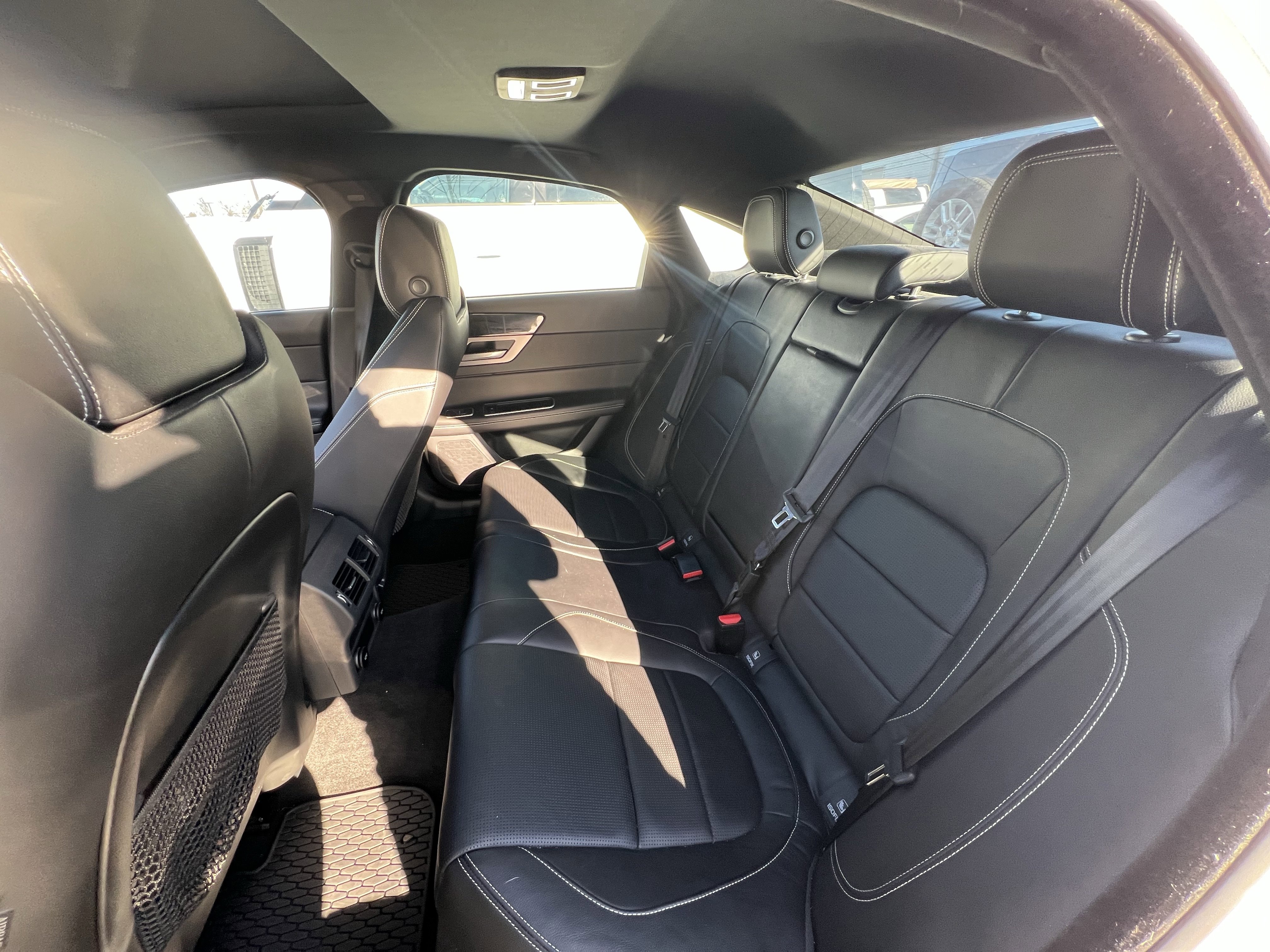 Used 2018 Jaguar XF R-Sport image 31