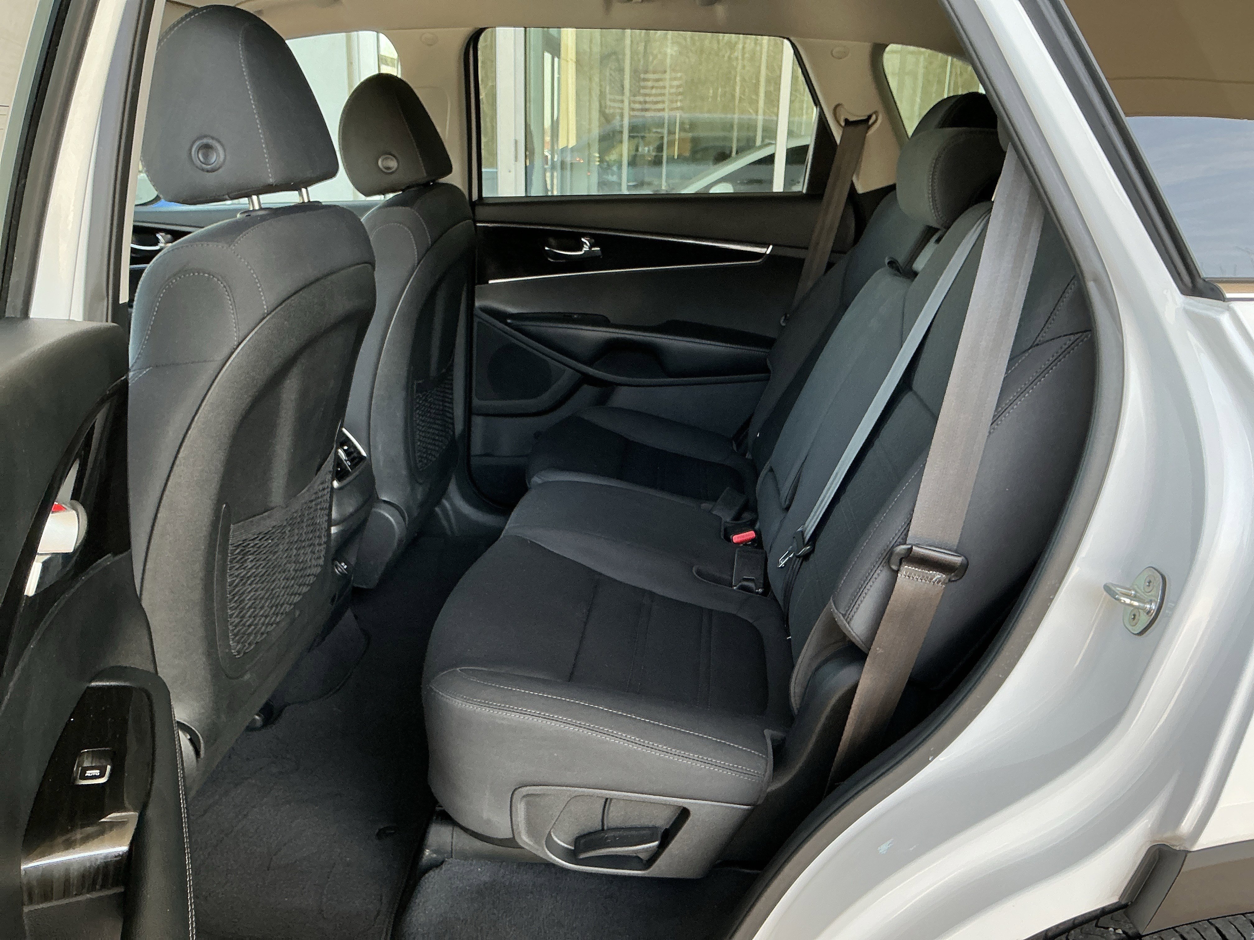 Used 2020 Kia Sorento LX image 18