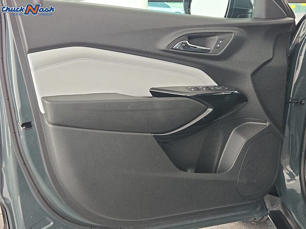 Used 2025 Chevrolet Trax LT FWD image 26