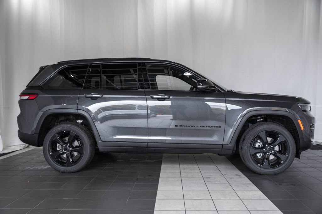 New 2025 Jeep Grand Cherokee 4WD image 3