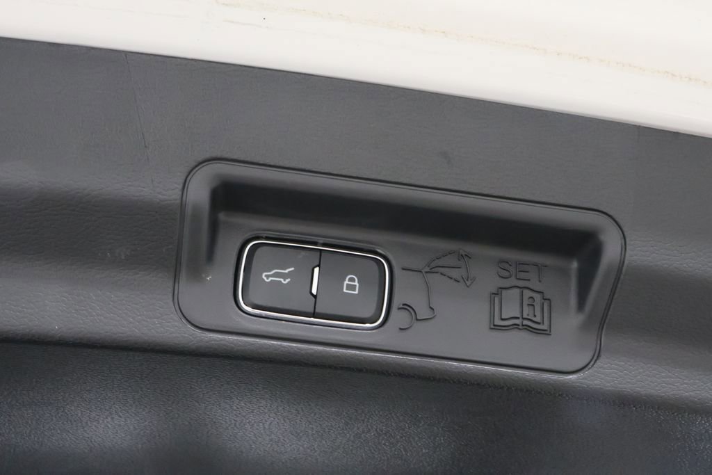 Used 2025 Ford Explorer Platinum w/ Ultimate Package AWD/4WD image 32