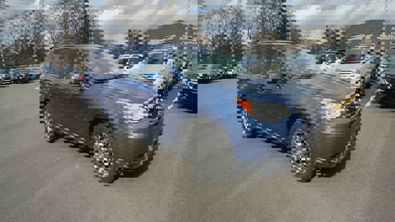 Used 2016 Subaru Forester 2.5i Touring w/ Eyesight & Navigation System image 2