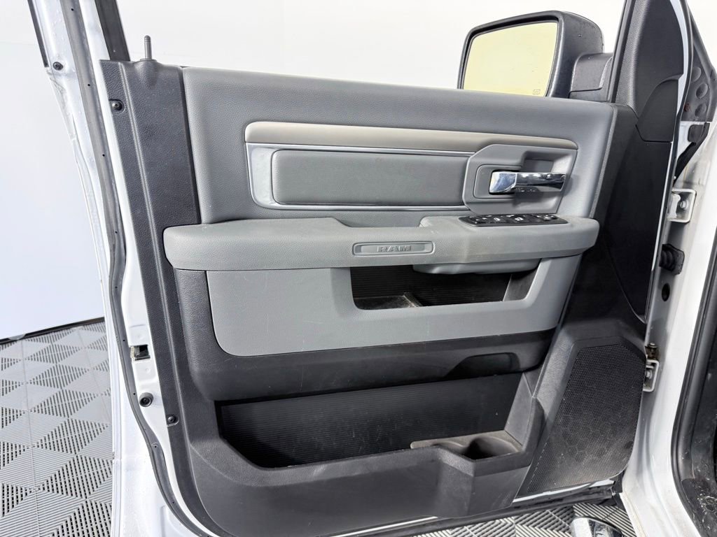 Used 2013 RAM 1500 Classic SLT image 9