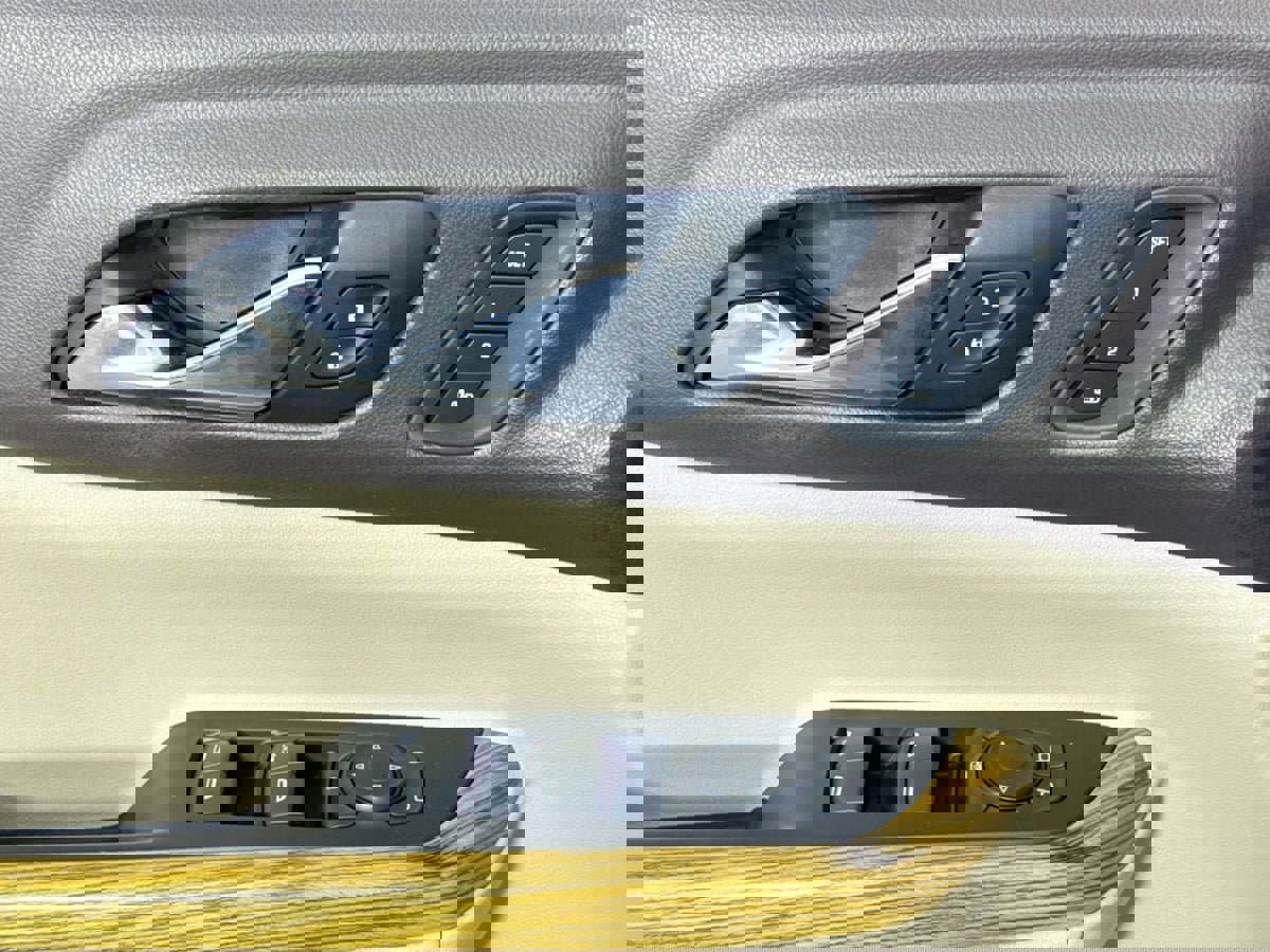 Used 2018 GMC Acadia Denali w/ Technology Package image 23