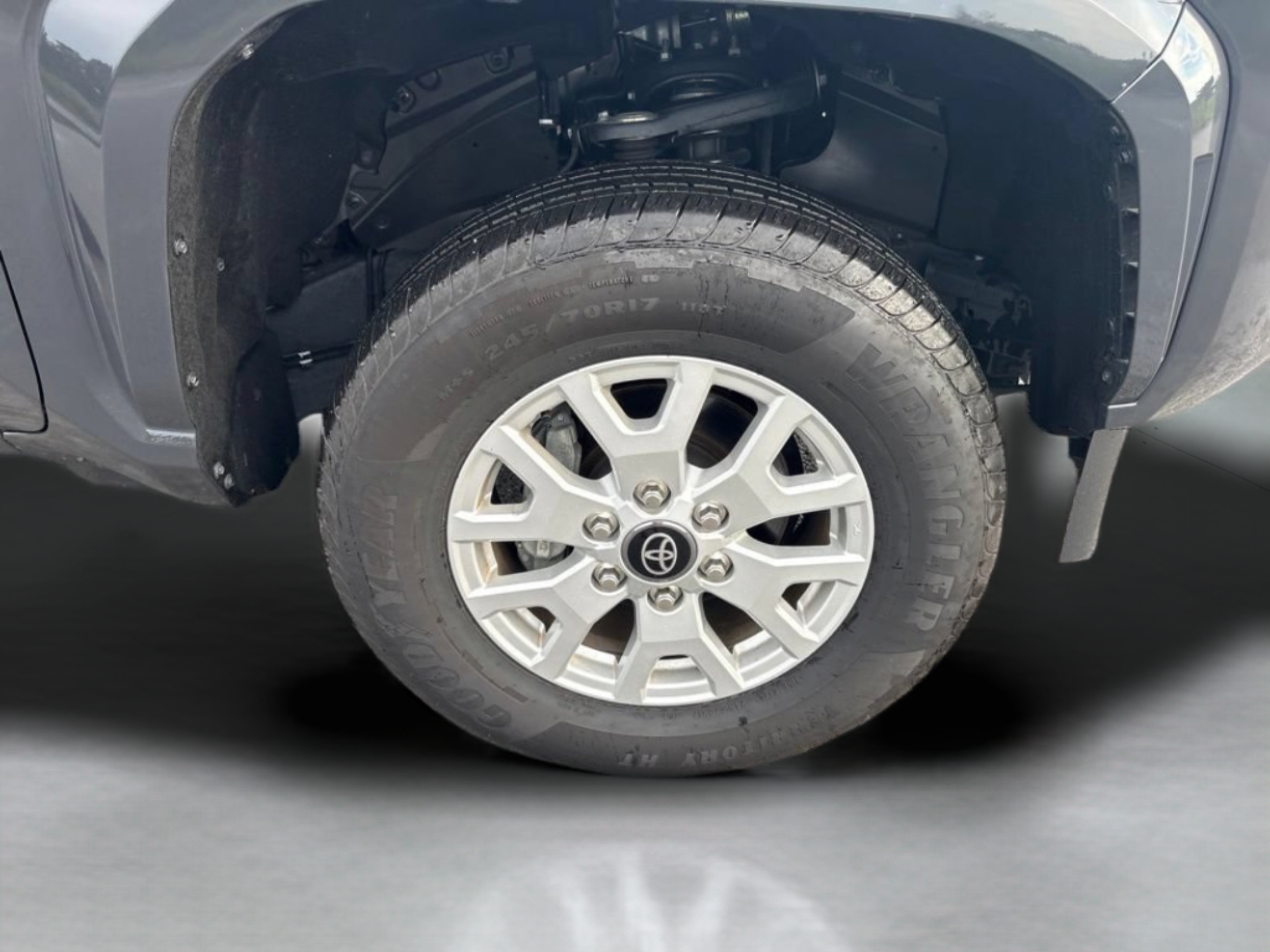 Certified 2025 Toyota Tacoma SR5 AWD/4WD image 35