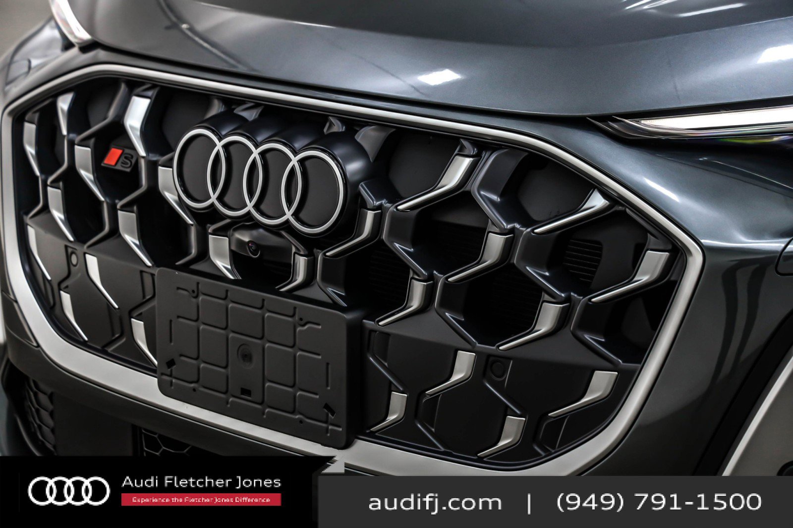 New 2025 Audi SQ5 Prestige image 13