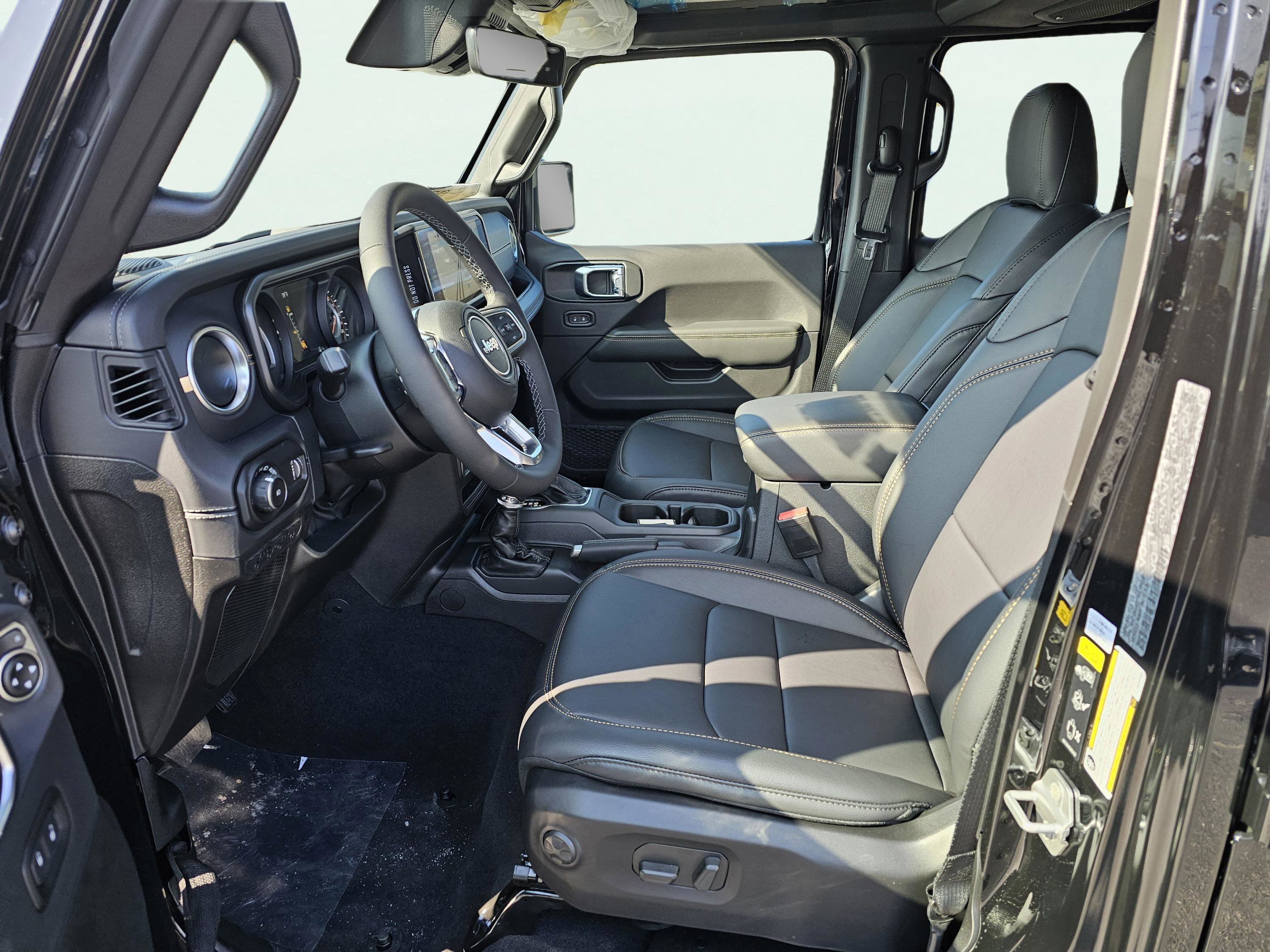 New 2026 Jeep Wrangler Unlimited Sahara AWD/4WD image 18