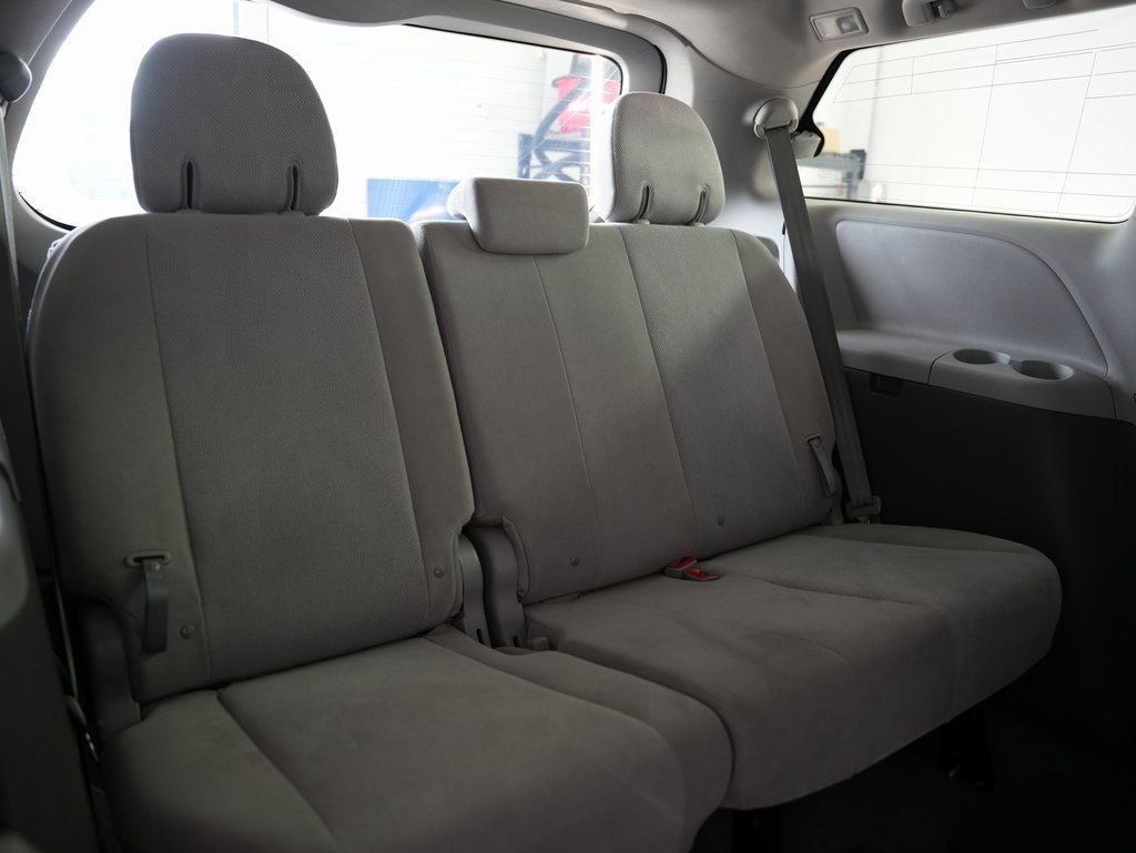 Used 2015 Toyota Sienna L image 35