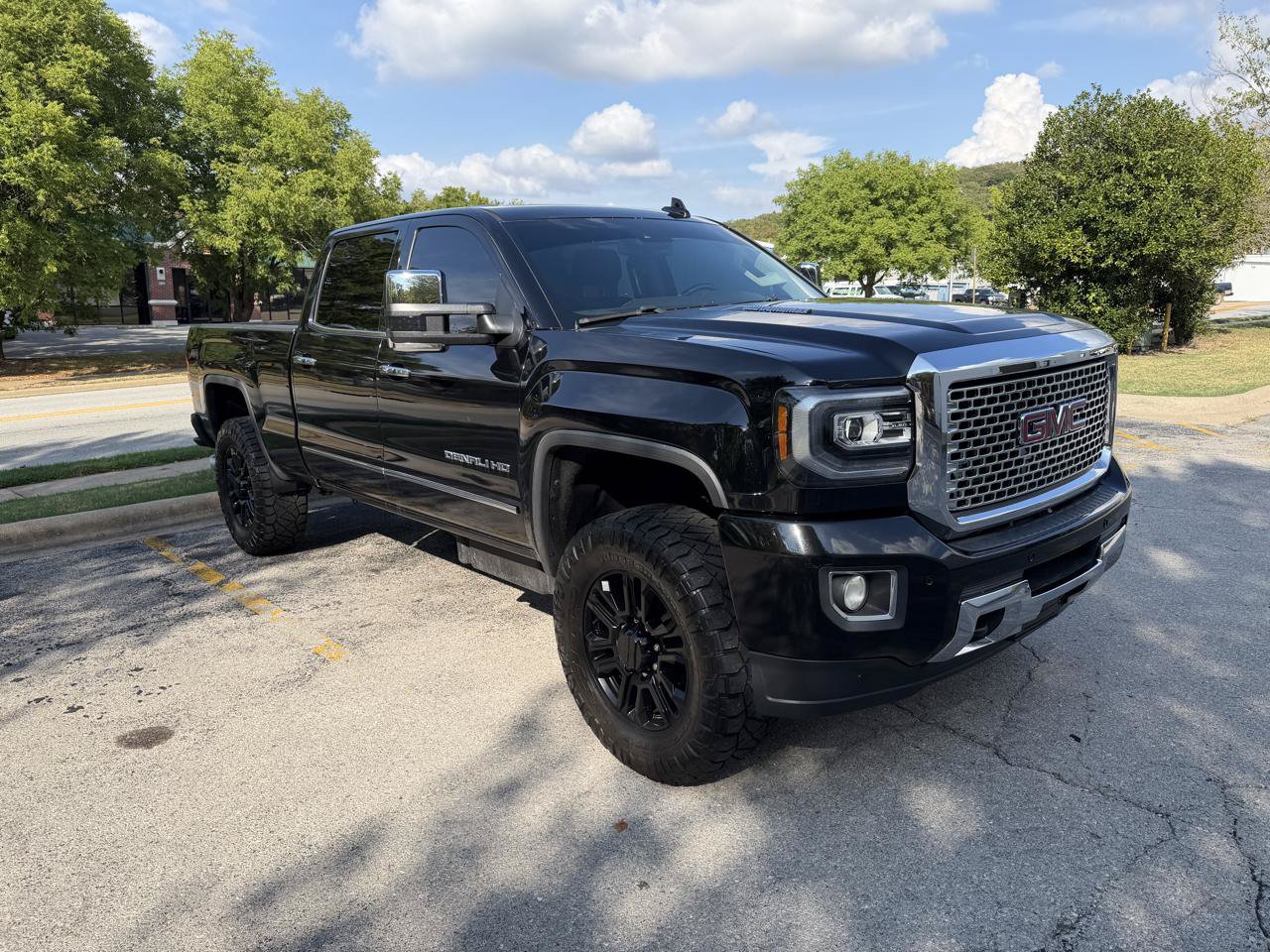 Used 2015 GMC Sierra 2500 Denali w/ Duramax Plus Package AWD/4WD image 4