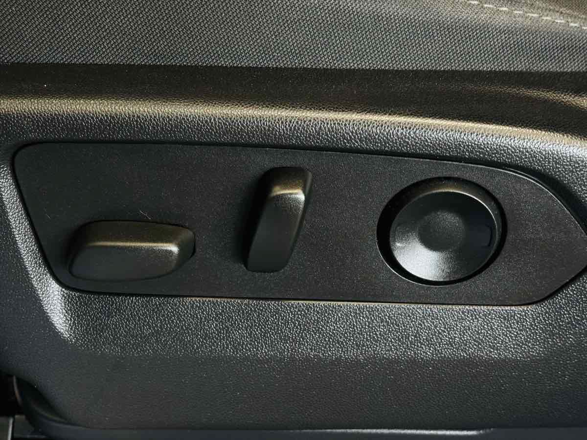 Used 2022 Chevrolet Silverado 1500 RST AWD/4WD image 32