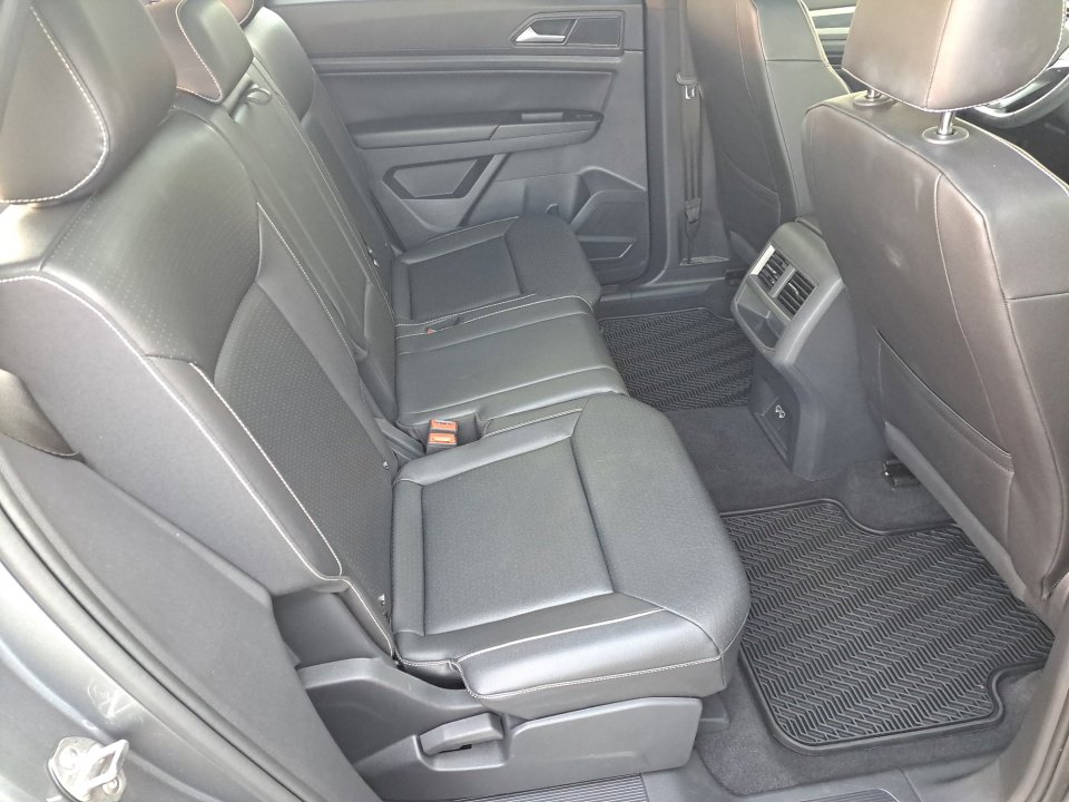 Used 2020 Volkswagen Atlas Cross Sport SEL R-Line AWD/4WD image 18