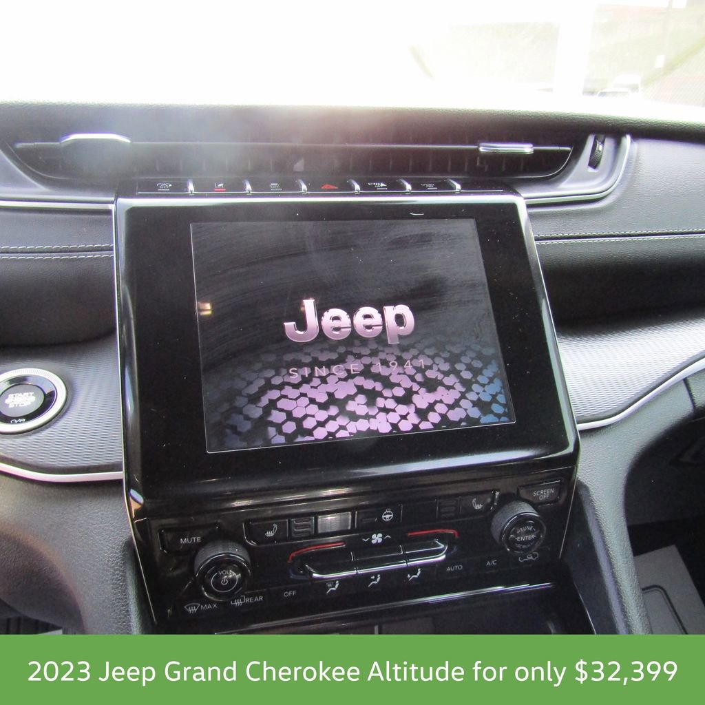 Used 2023 Jeep Grand Cherokee Altitude AWD/4WD image 17