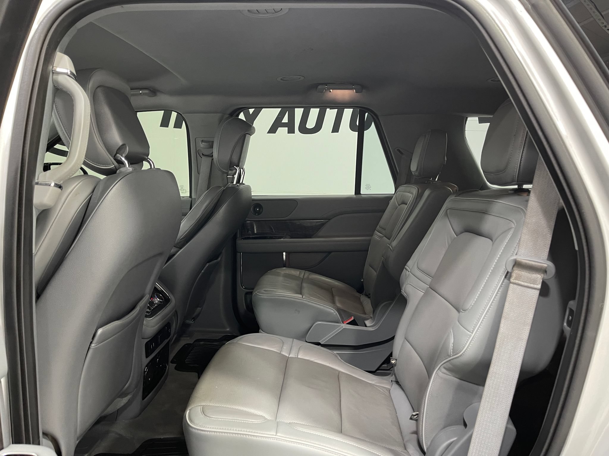 Used 2019 Lincoln Navigator Select AWD/4WD image 29