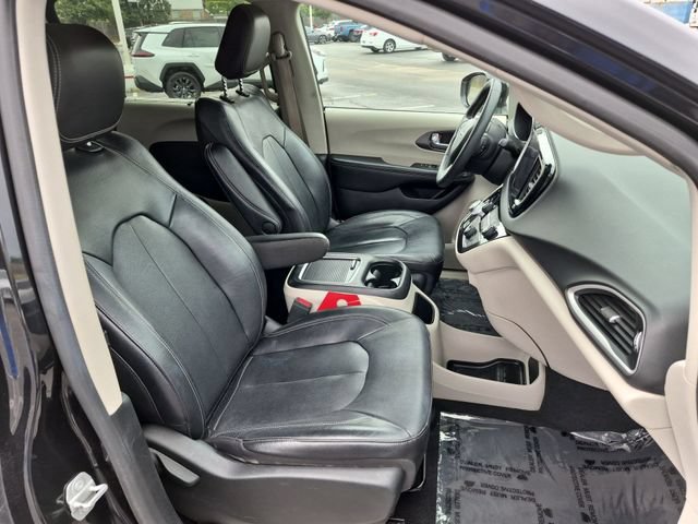 Used 2022 Chrysler Pacifica Touring-L FWD image 29