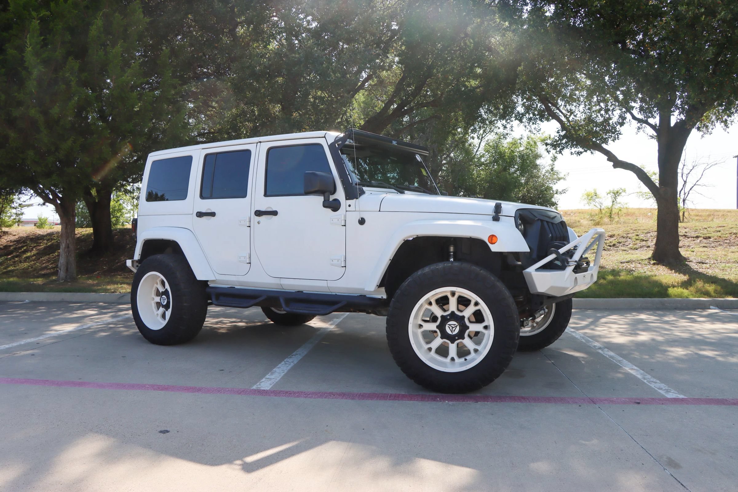 Used 2015 Jeep Wrangler Unlimited Sahara w/ Connectivity Group AWD/4WD image 1