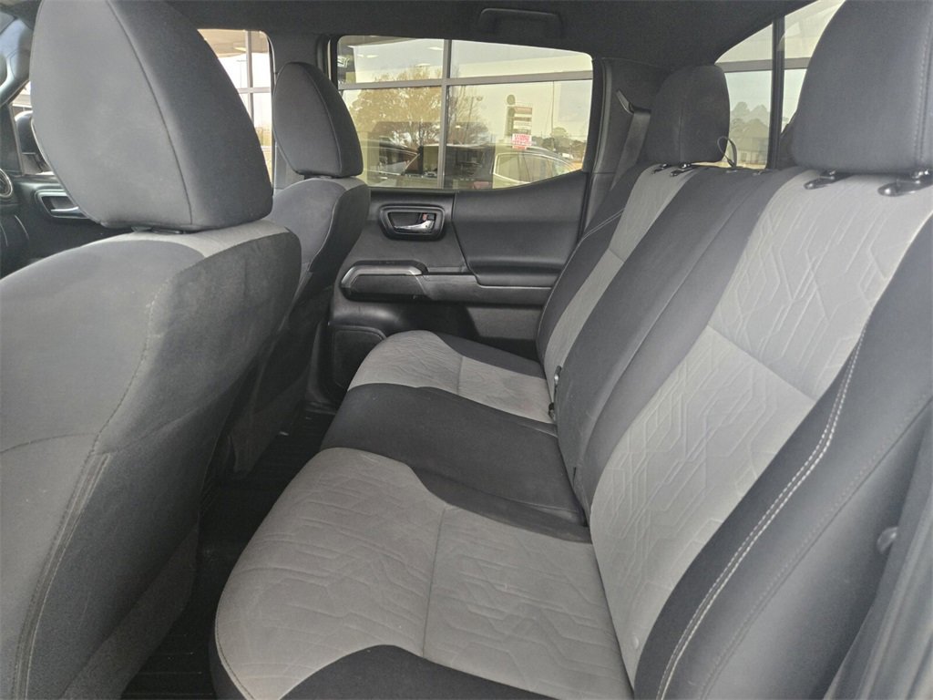 Used 2022 Toyota Tacoma TRD Sport w/ Technology Package image 12