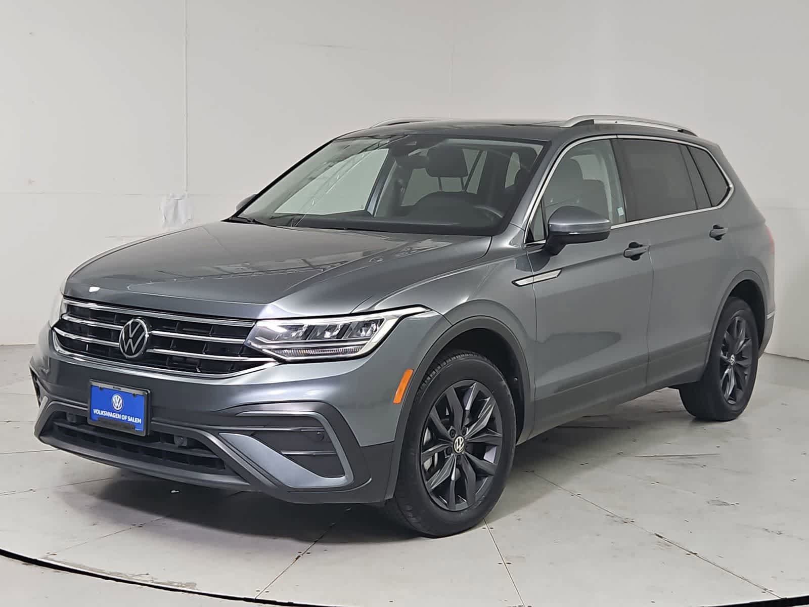 Certified 2022 Volkswagen Tiguan SE image 1