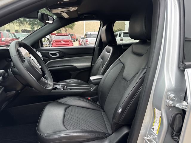 Used 2025 Jeep Compass Latitude AWD/4WD image 26