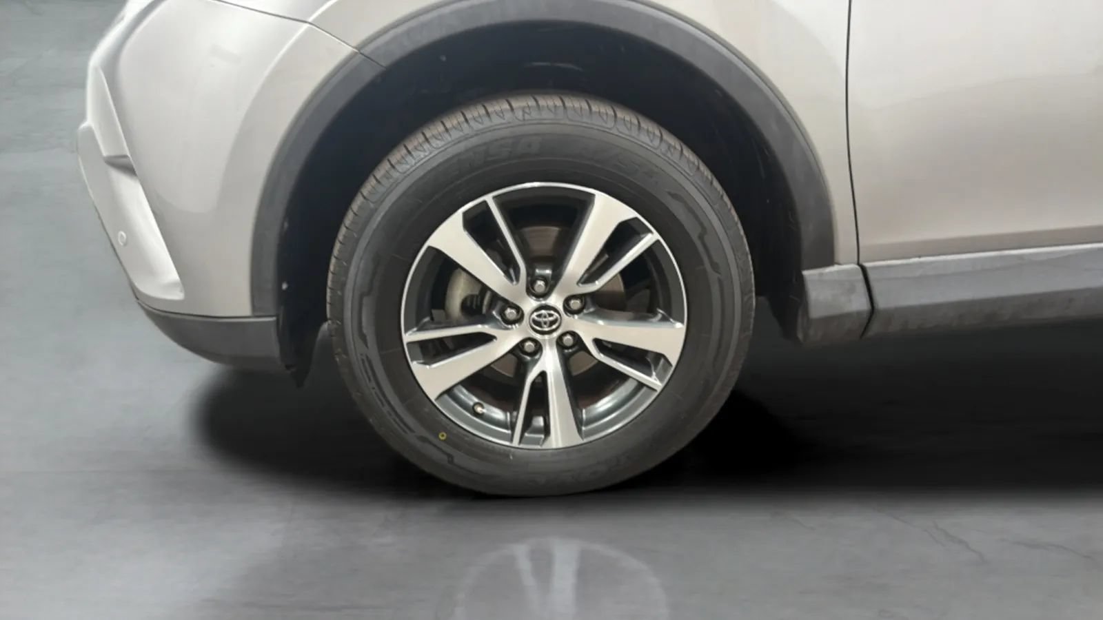 Used 2018 Toyota RAV4 XLE FWD image 29