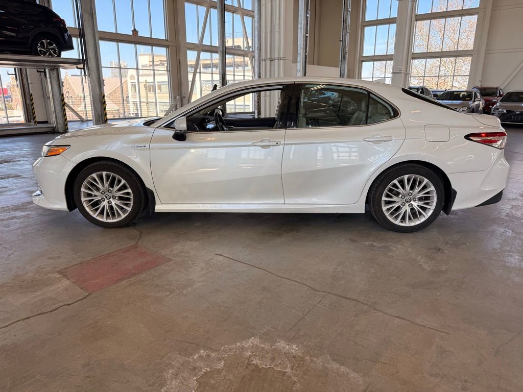 Used 2020 Toyota Camry XLE w/ Sunroof Package image 6