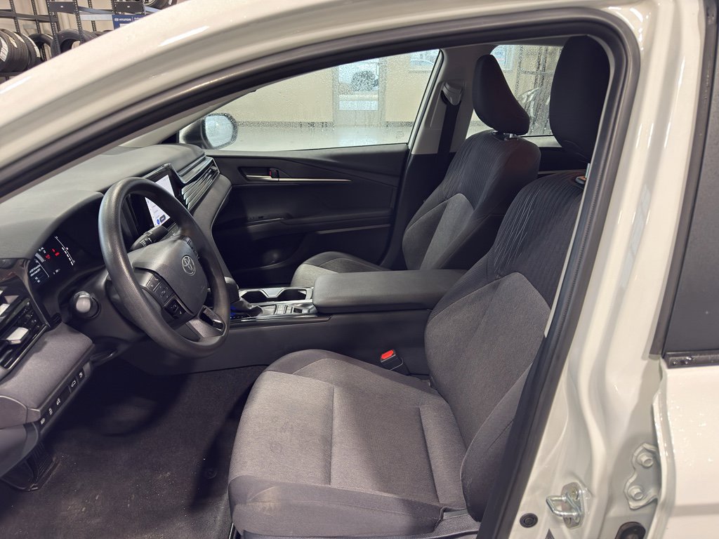 Used 2025 Toyota Camry LE image 11