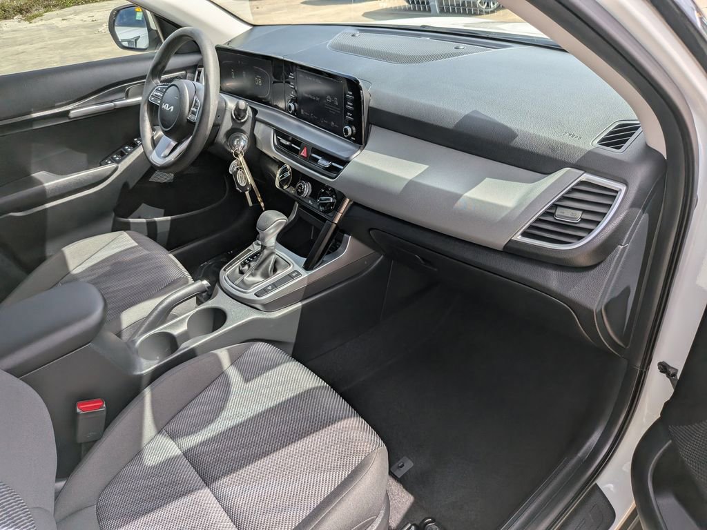 Certified 2025 Kia Seltos LX AWD/4WD image 13