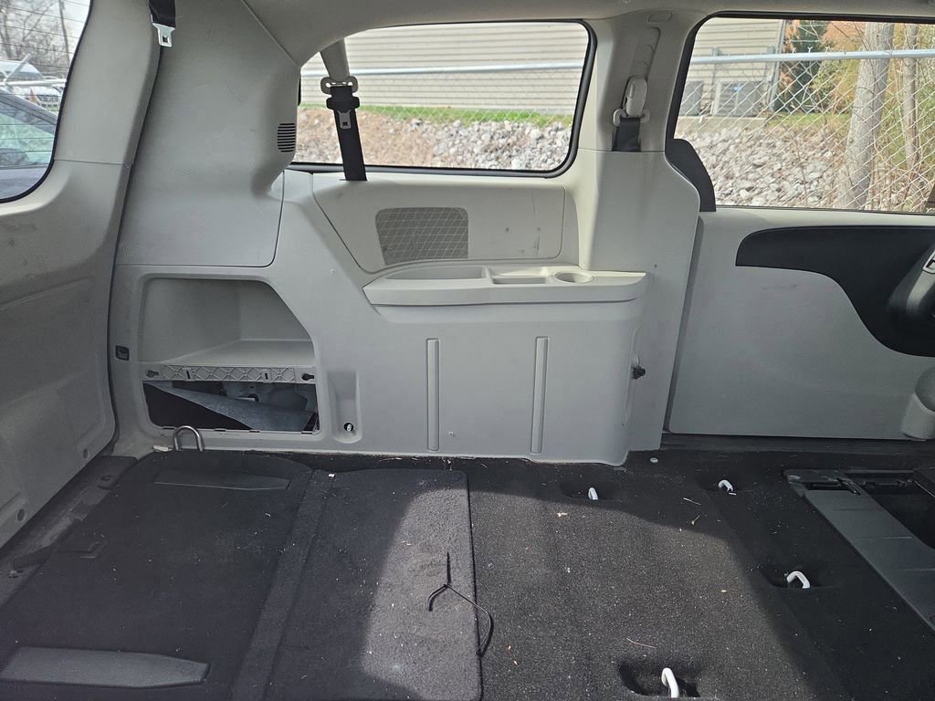 Used 2019 Dodge Grand Caravan SE w/ UConnect Hands-Free Group image 12