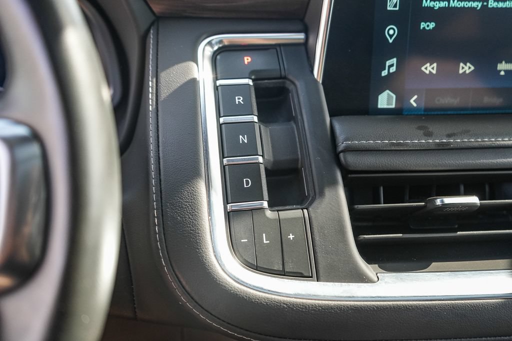 Used 2023 Chevrolet Suburban LT w/ Luxury Package RWD image 19
