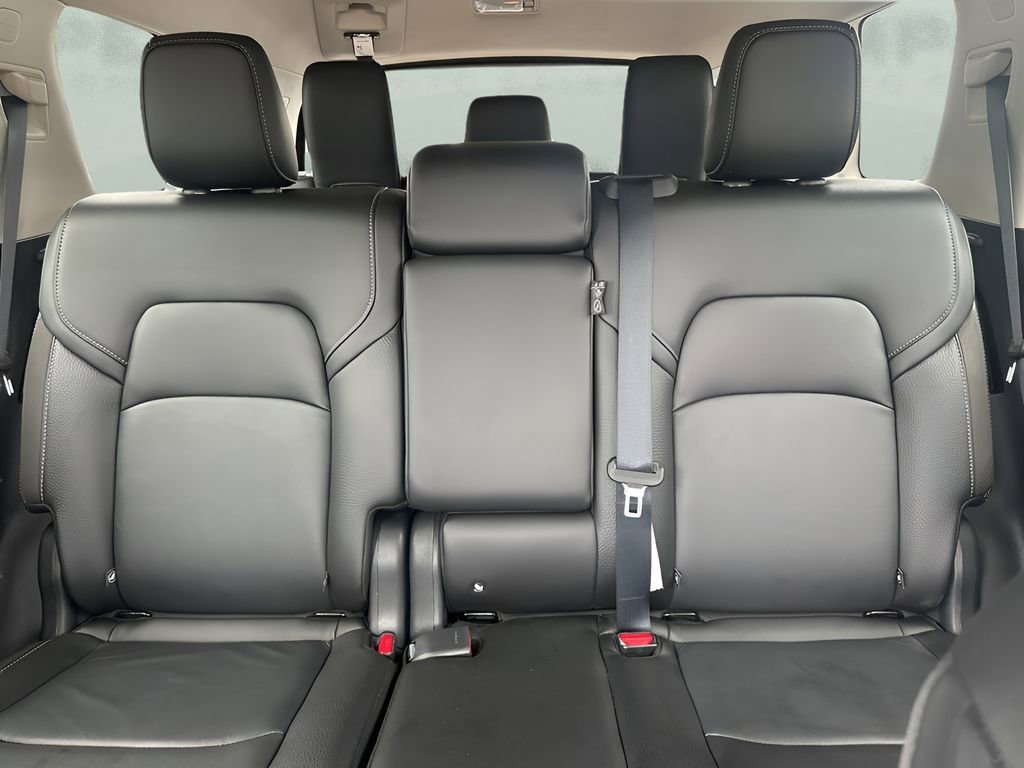 Used 2025 Nissan Pathfinder SL image 11