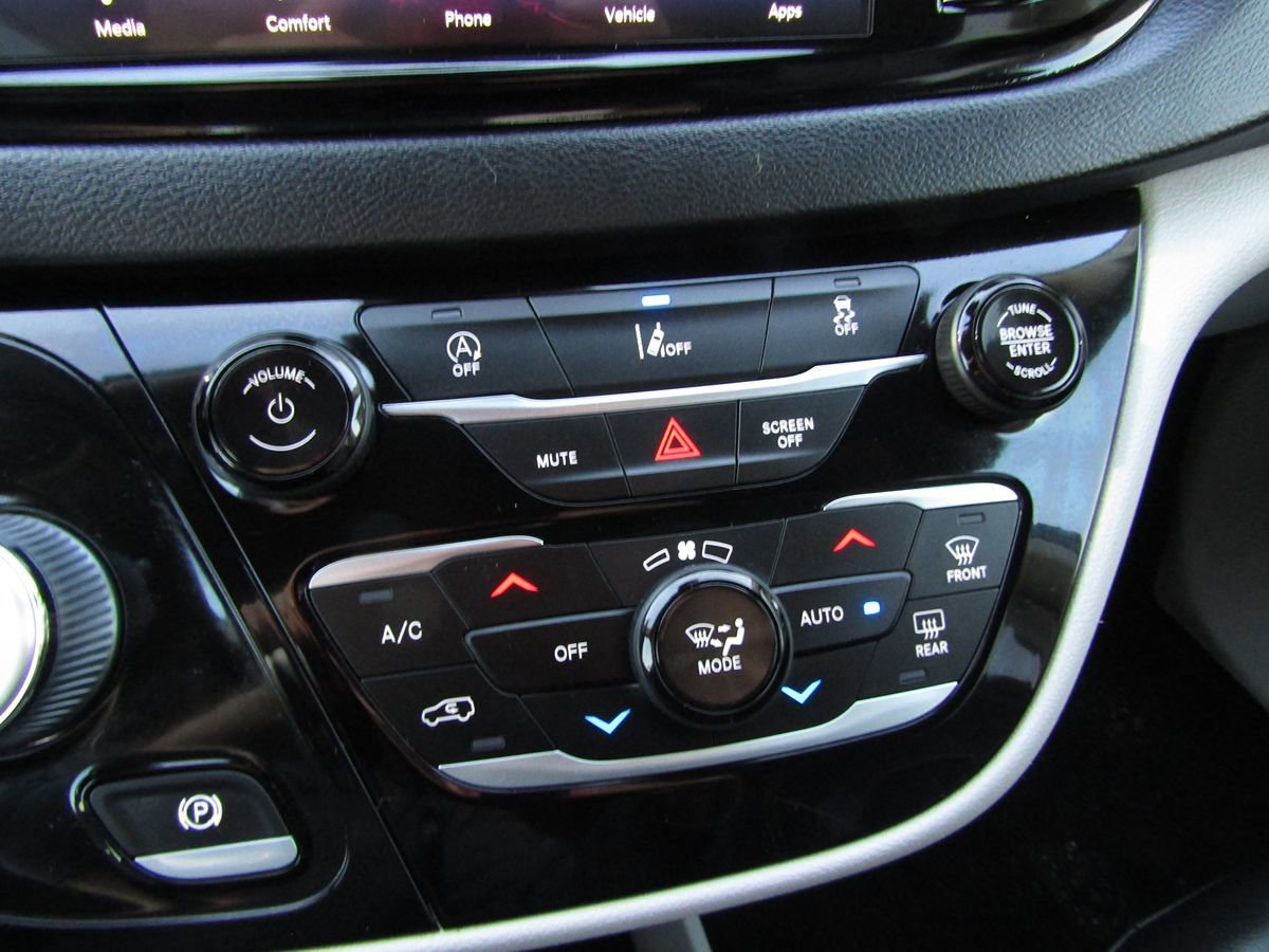 Used 2022 Chrysler Pacifica Touring-L FWD image 19