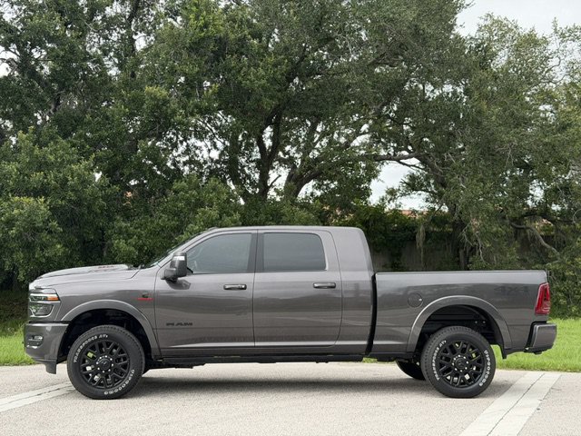 Used 2025 RAM 2500 Limited AWD/4WD image 2
