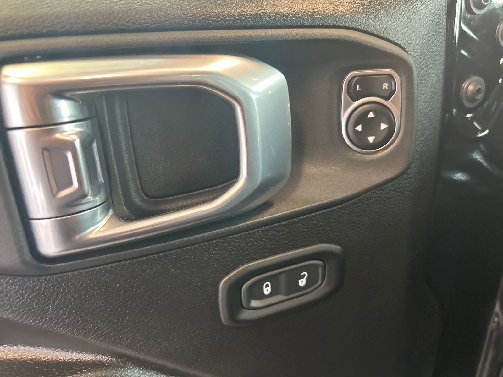 Used 2023 Jeep Wrangler Unlimited w/ Cold Weather Group AWD/4WD image 17