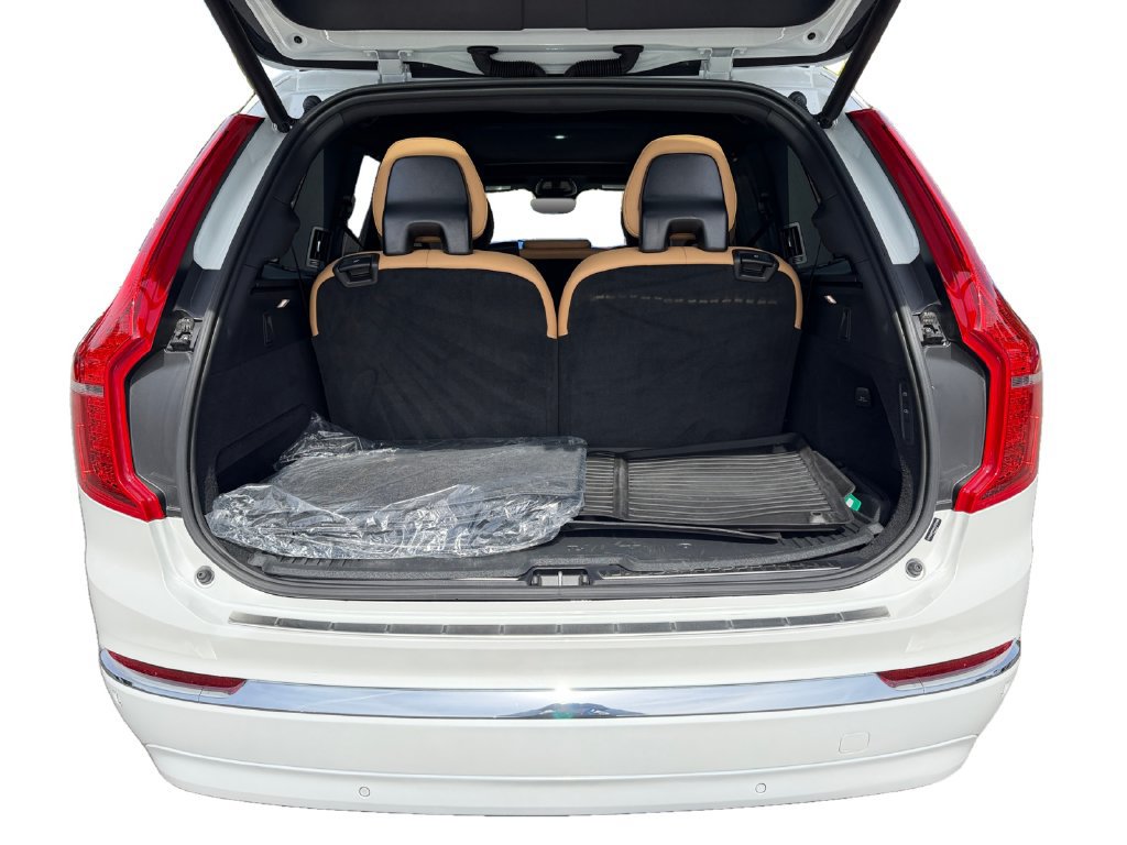 Certified 2025 Volvo XC90 T8 Ultra w/ Protection Package Premier AWD/4WD image 11
