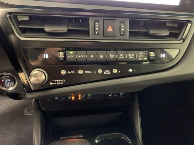 Used 2025 Lexus ES 300h F Sport w/ Accessory Package (Z2) image 26