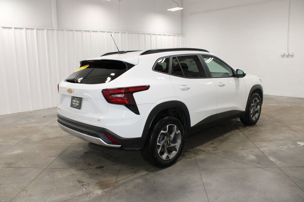 Used 2025 Chevrolet Trax LT image 9