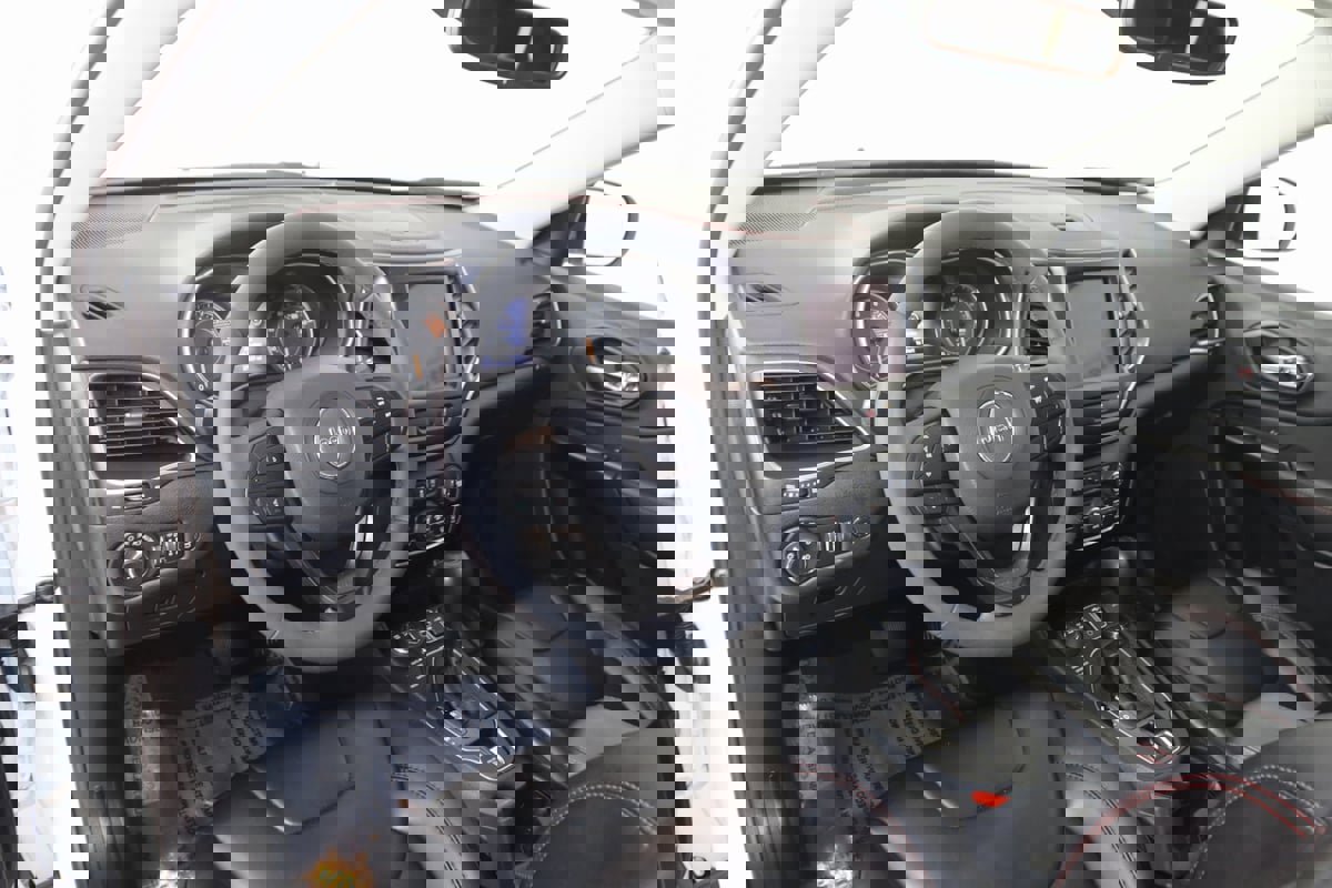 Used 2022 Jeep Cherokee Trailhawk w/ Comfort/Convenience Group image 25