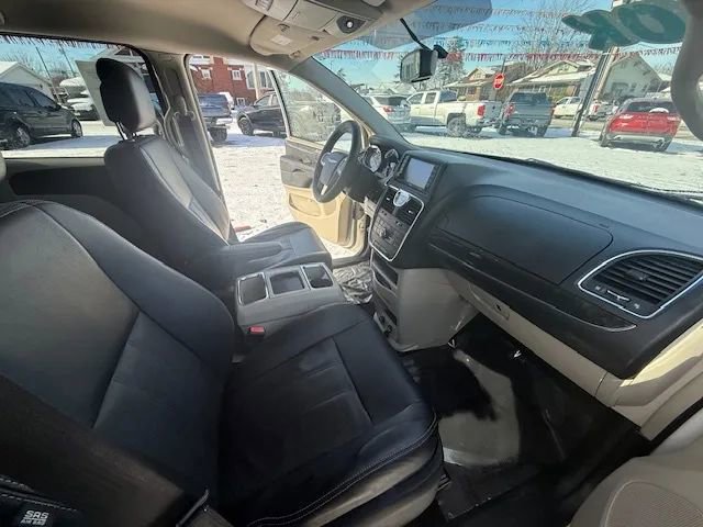 Used 2012 Chrysler Town & Country Touring w/ Entertainment Group #1 image 20