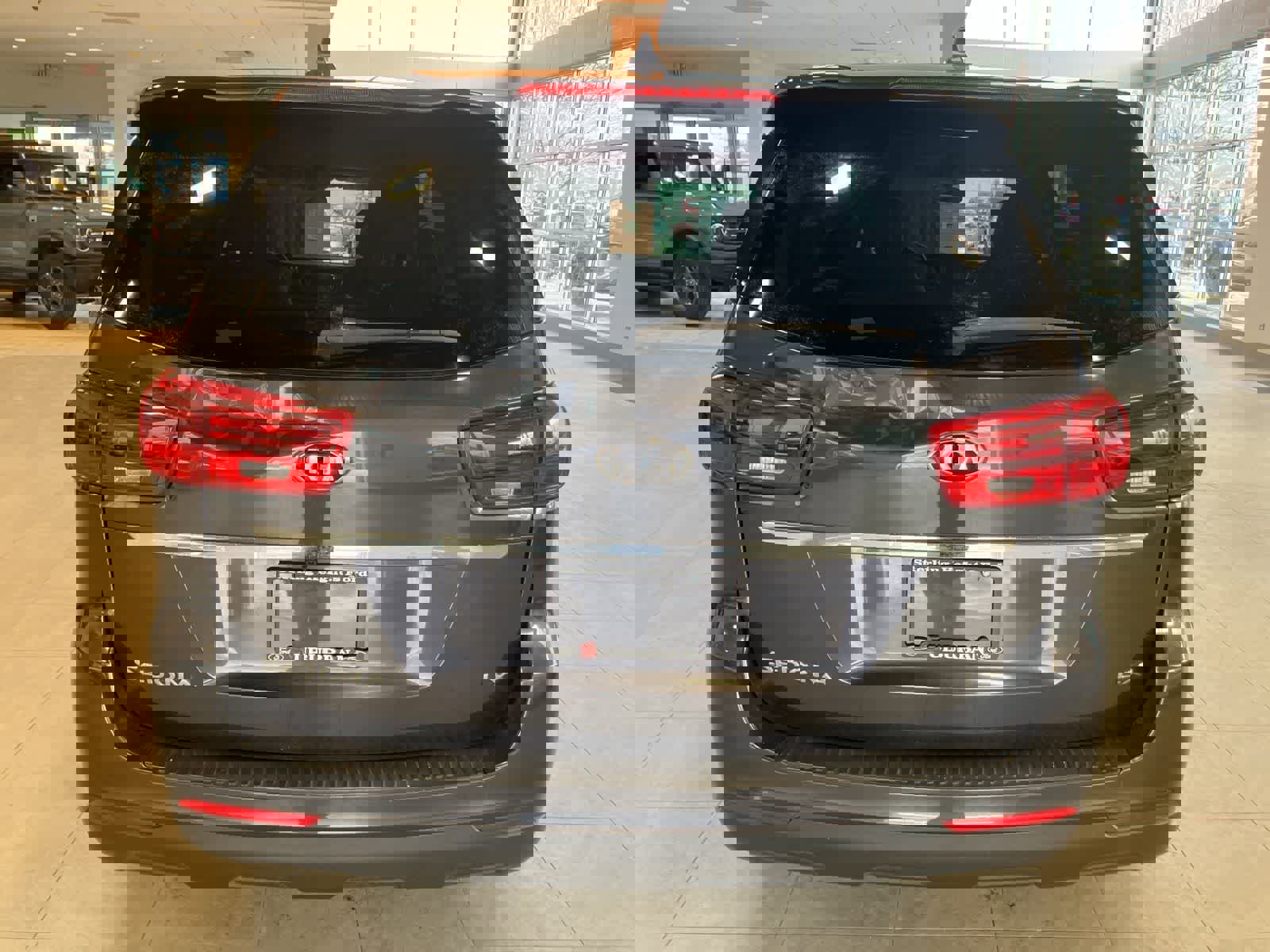 Used 2021 Kia Sedona LX image 6