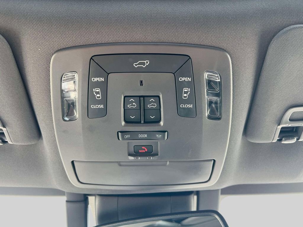 Used 2023 Toyota Sienna Platinum AWD/4WD image 31