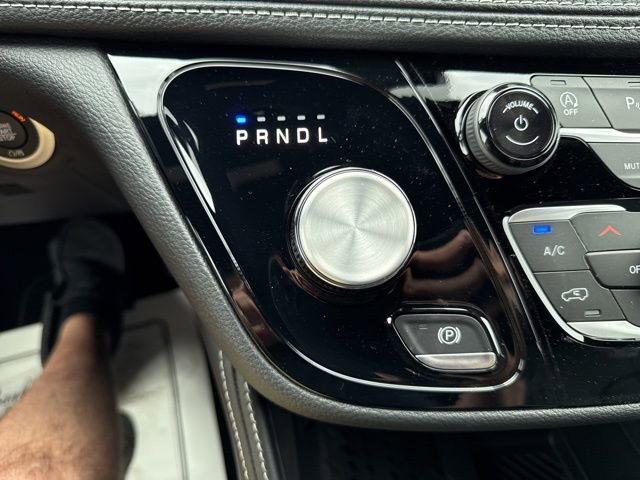 New 2026 Chrysler Pacifica Limited w/ Uconnect Theater Family Group image 44