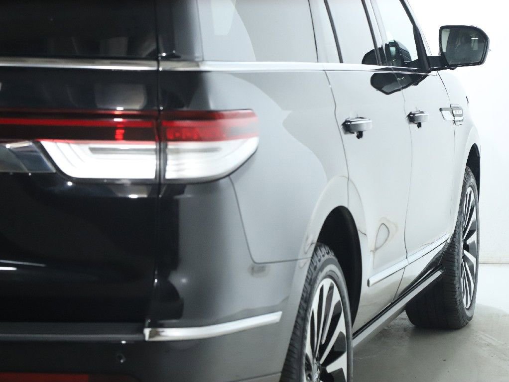 Used 2022 Lincoln Navigator Reserve image 49