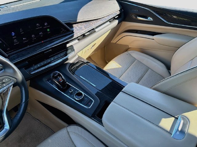 Used 2023 Cadillac Escalade ESV Premium Luxury AWD/4WD image 23