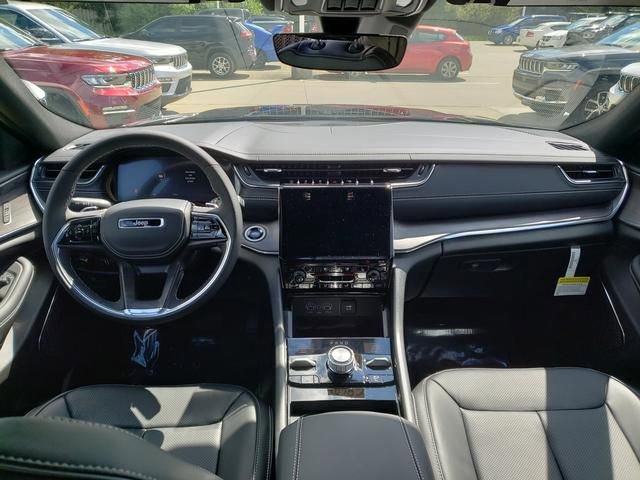 New 2025 Jeep Grand Cherokee Overland image 8